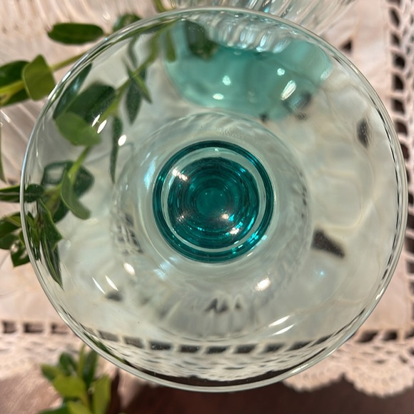 Vintage turquoise, green goblet stem with clear clear swirl goblet . - Picture 7 of 8